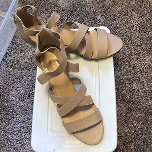Wedge nude elastic sandal